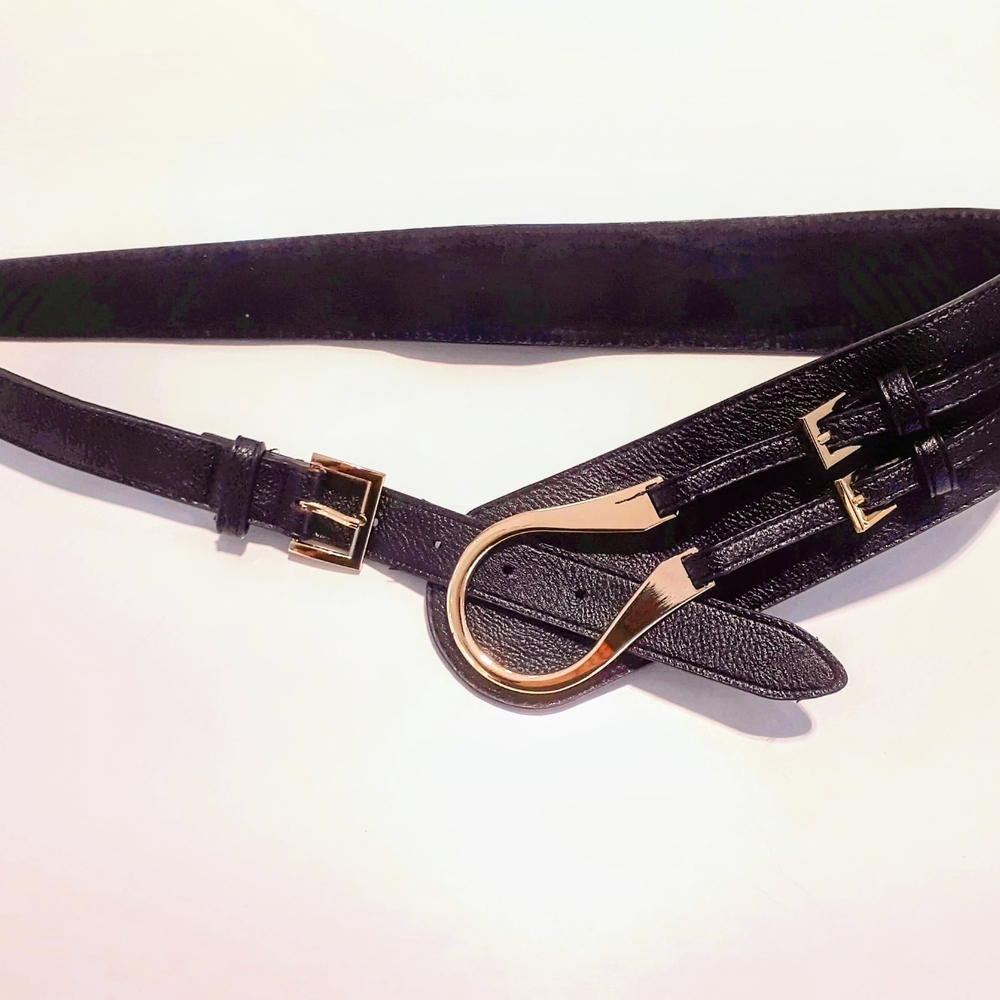 Elegant Black Leather Belt with Gold Buckle - Picture 3 of 10